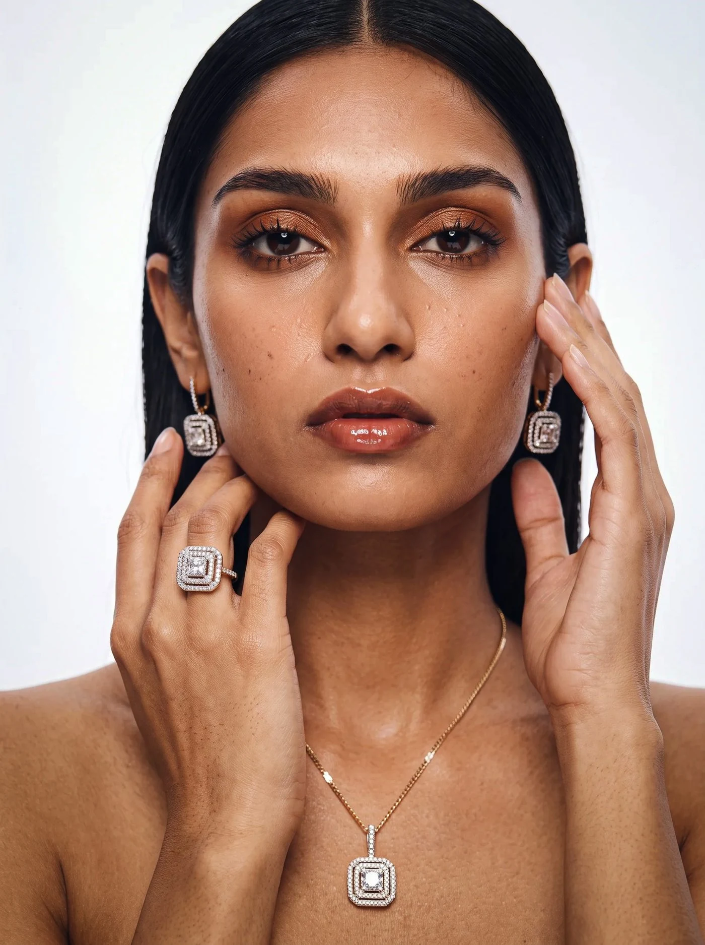 Carré Ring, Earrings and Pendant, Nos. 006 to 008, worn together